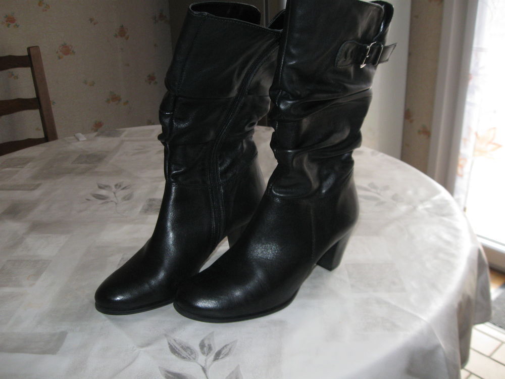 BOTTES D'HIVER FEMME COLORIS NOIR TAILLE 40 Chaussures