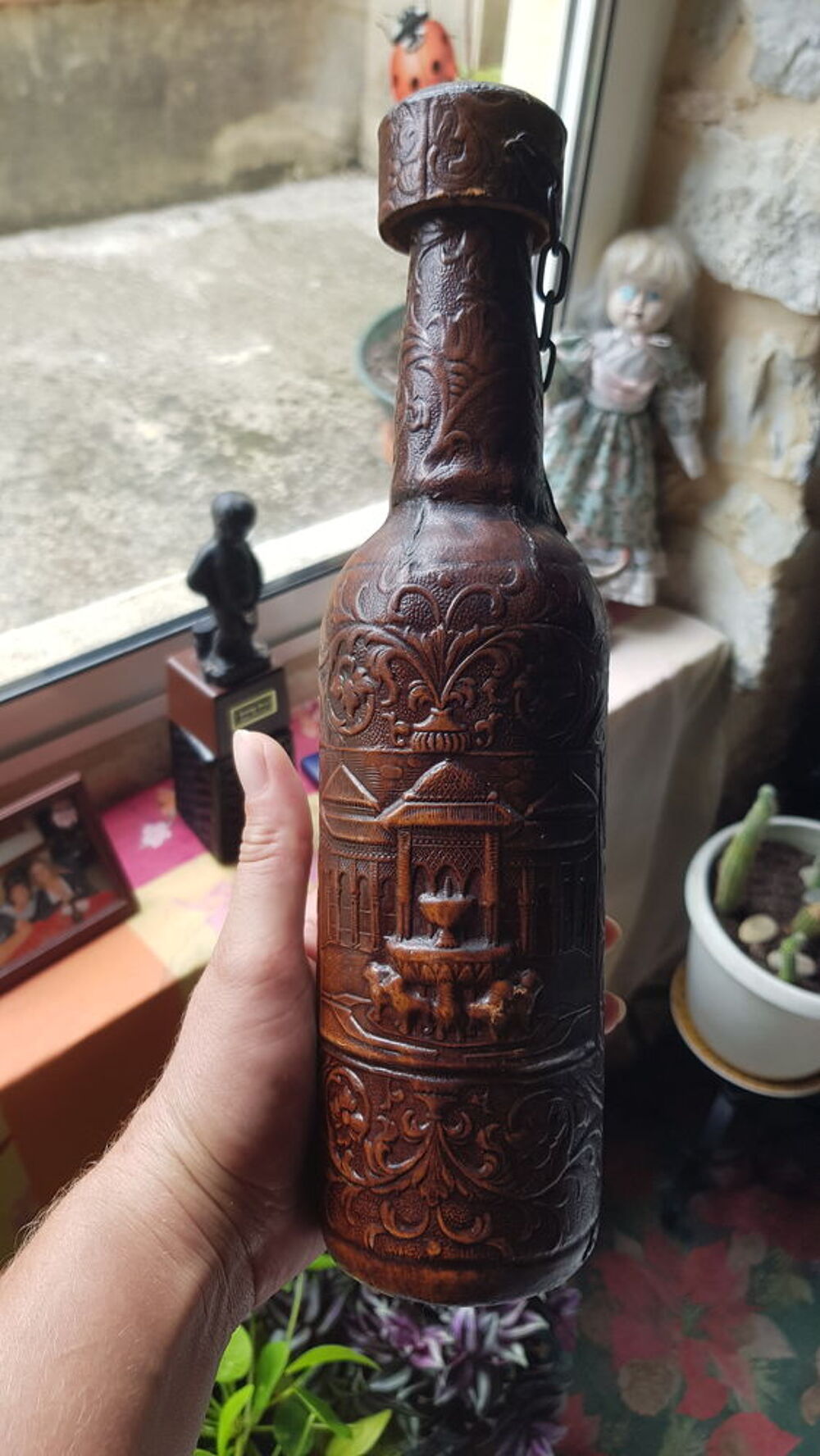 Bouteille cuir emboss&eacute; 