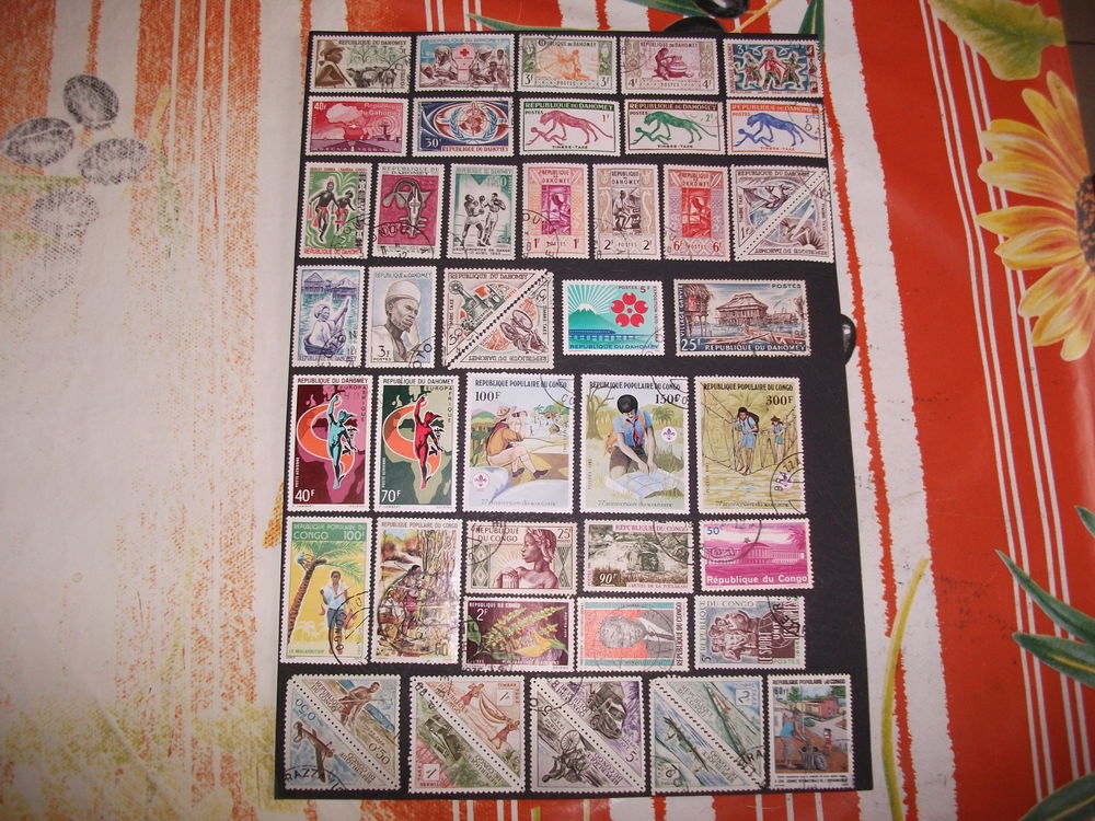 Lot de 142 timbres diff&eacute;rents et oblit&eacute;r&eacute;s d'Afrique (3).
