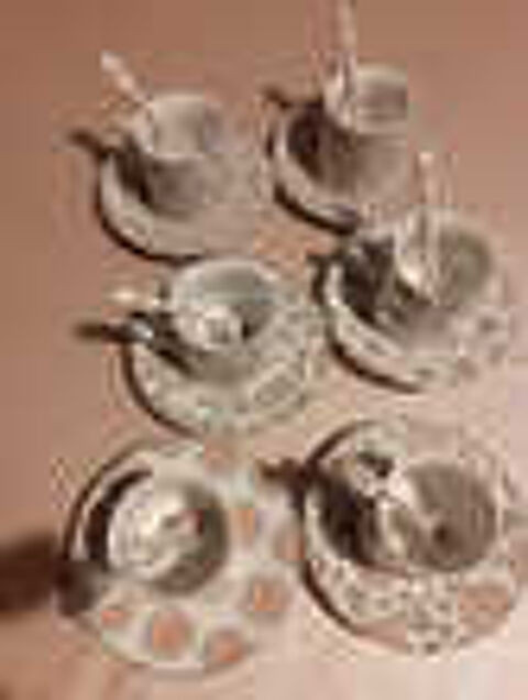 Service &agrave; caf&eacute; d&eacute;cor&eacute; en porcelaine. Cuisine