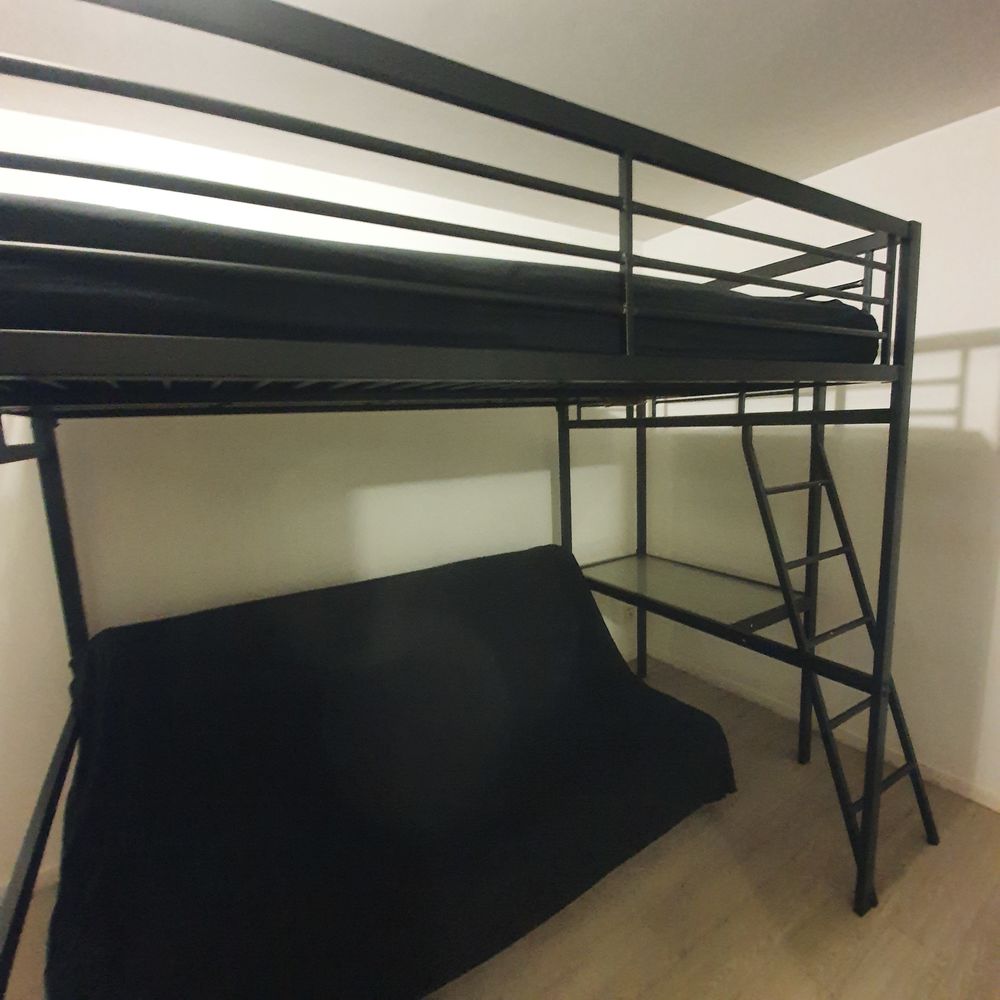 Lit mezzanine avec bureau int&eacute;gr&eacute;
Meubles