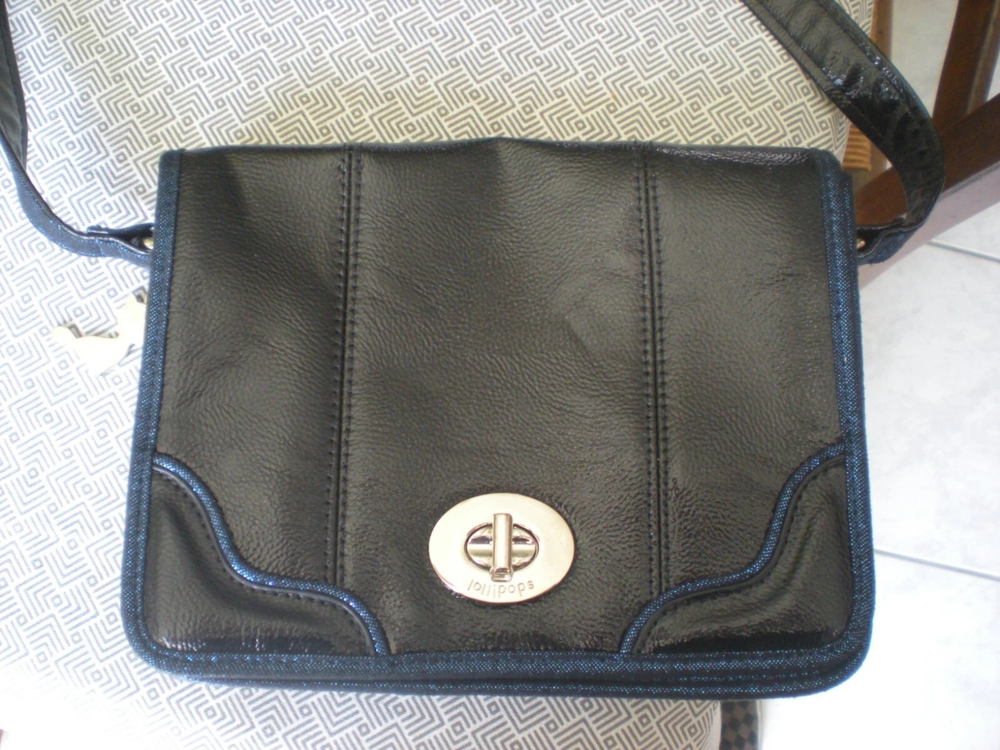 SAC A MAIN MARQUE LOLLIPOPS COULEUR NOIR COMME NEUF Maroquinerie