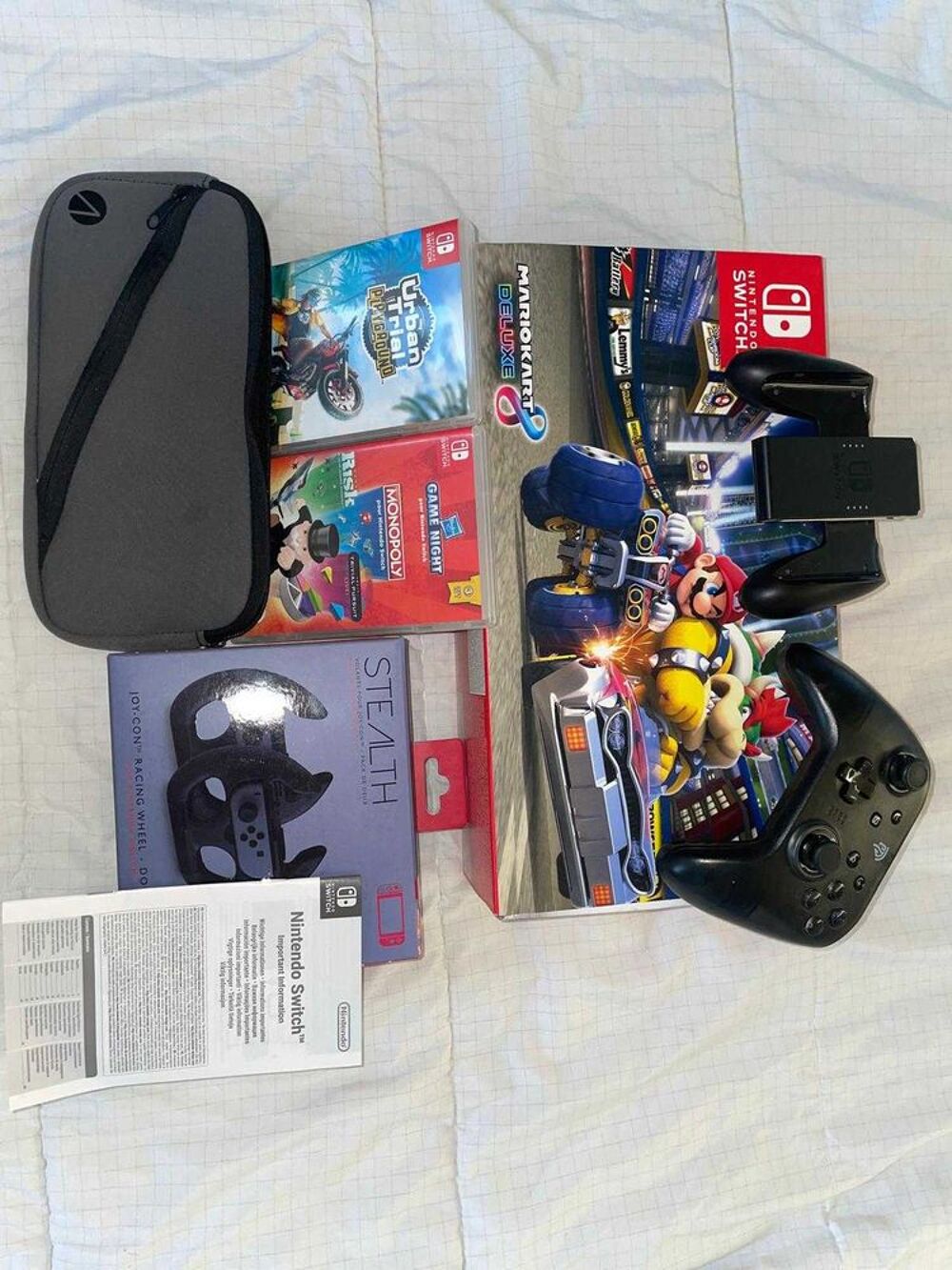 Nintendo switch avec Mario kart et 2 autre jeux et une mannete Consoles et jeux vidéos
