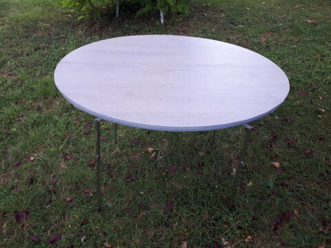 Table de camping pliante 25 Montigny-Lencoup (77)