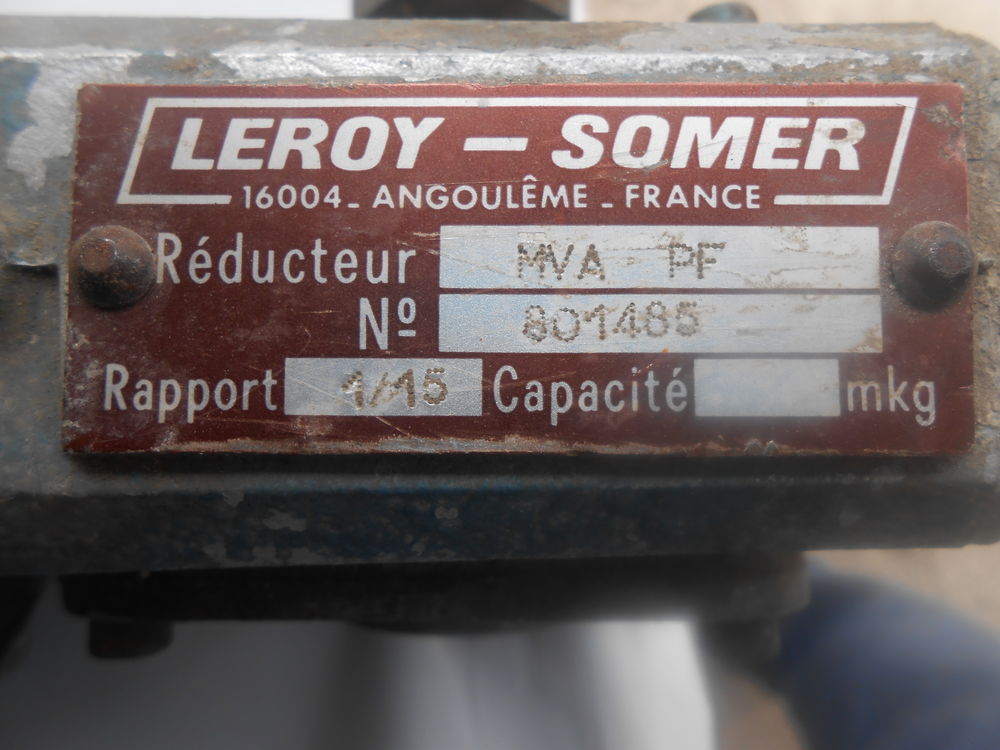 Moteur r&eacute;ducteur tri 380 Bricolage