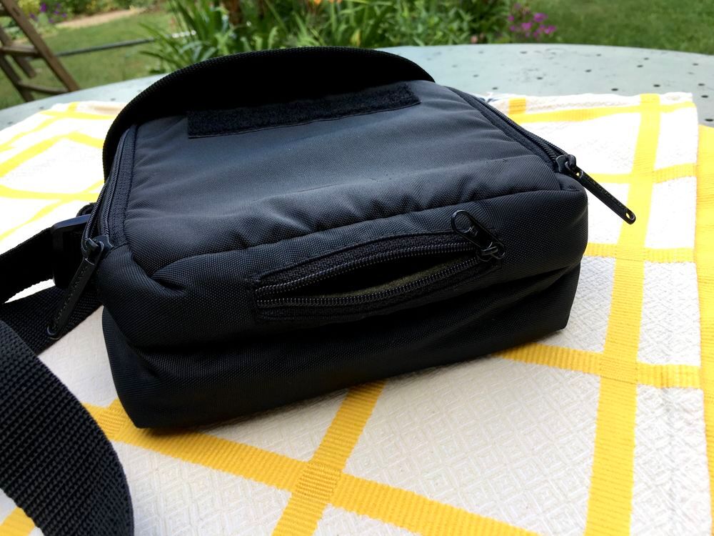 Sac bandouli&egrave;re Neuf pour transport de mat&eacute;riel &eacute;lectronique Maroquinerie