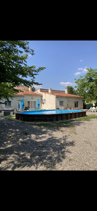  Villa à louer 6 pièces 200 m²