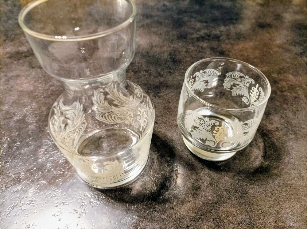 N&eacute;cessaire &agrave; eau pour la nuit Décoration