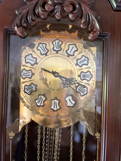 Comtoise horloge deco et en parfait état. Luminaire intégré. dimensions : Hauteur 2m Largeur 85cm Profondeur 32cm. démontable en 2 parties. Cholet (49)