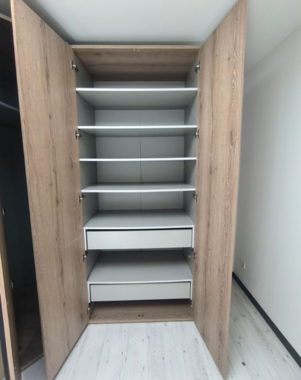 Dressing complet tr&egrave;s bon &eacute;tat (penderie, tiroirs, &eacute;tag&egrave;res) Meubles