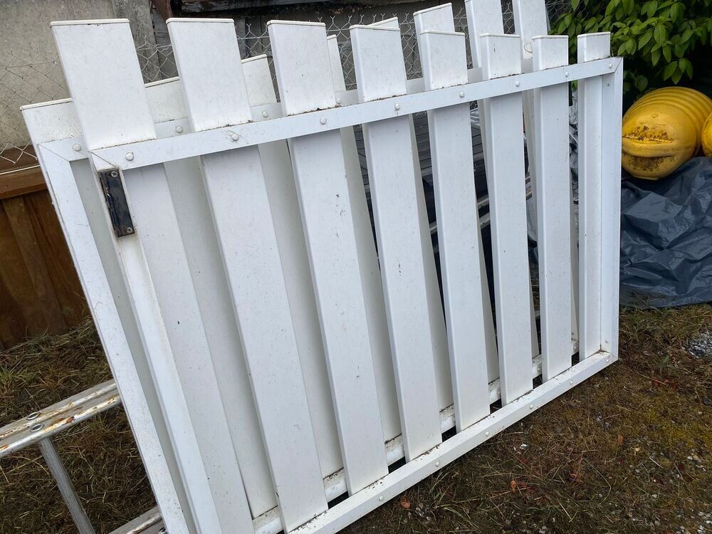 portail en PVC excellent etat Jardin