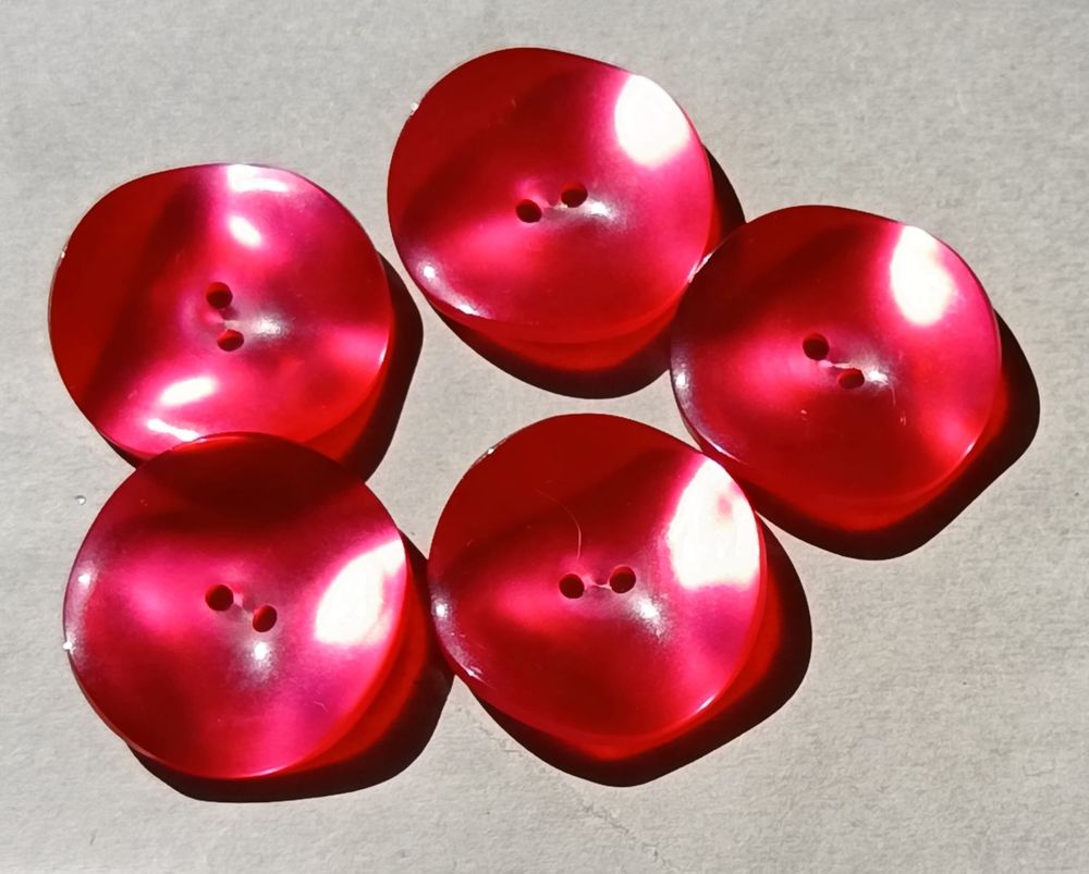 17 boutons couture "Forme incurv&eacute;e" Bleu, Vert, Rouge 