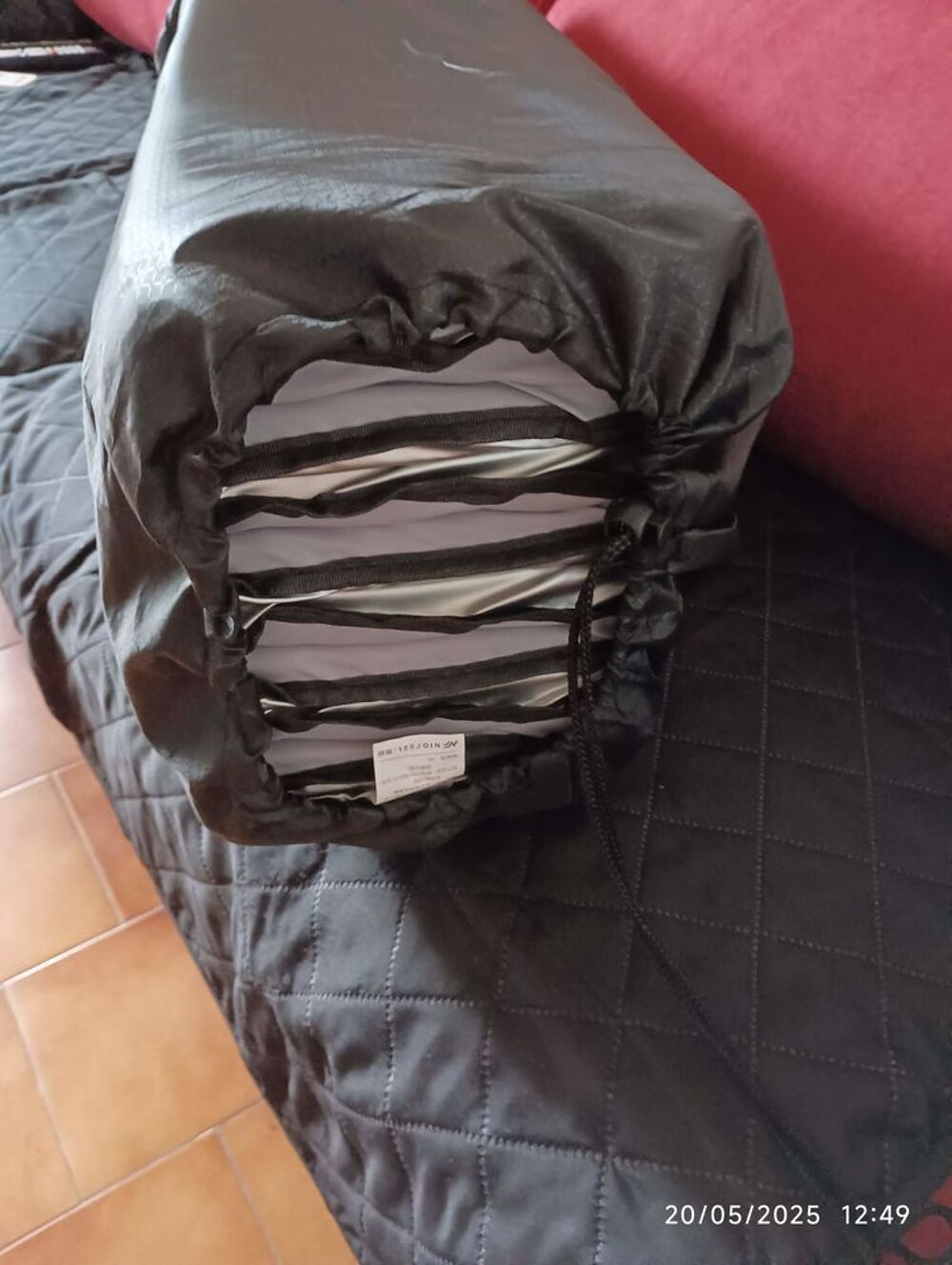 Matelas de plage ou de camping pliant &eacute;tat neuf Sports