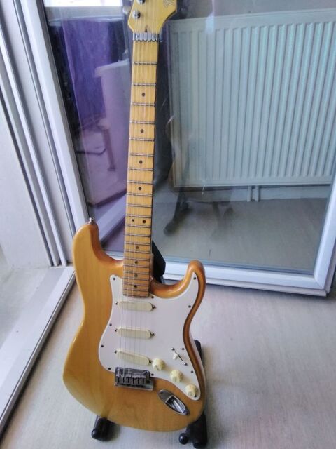  fender stratocaster americaine deluxe 1300 Toulouse (31)