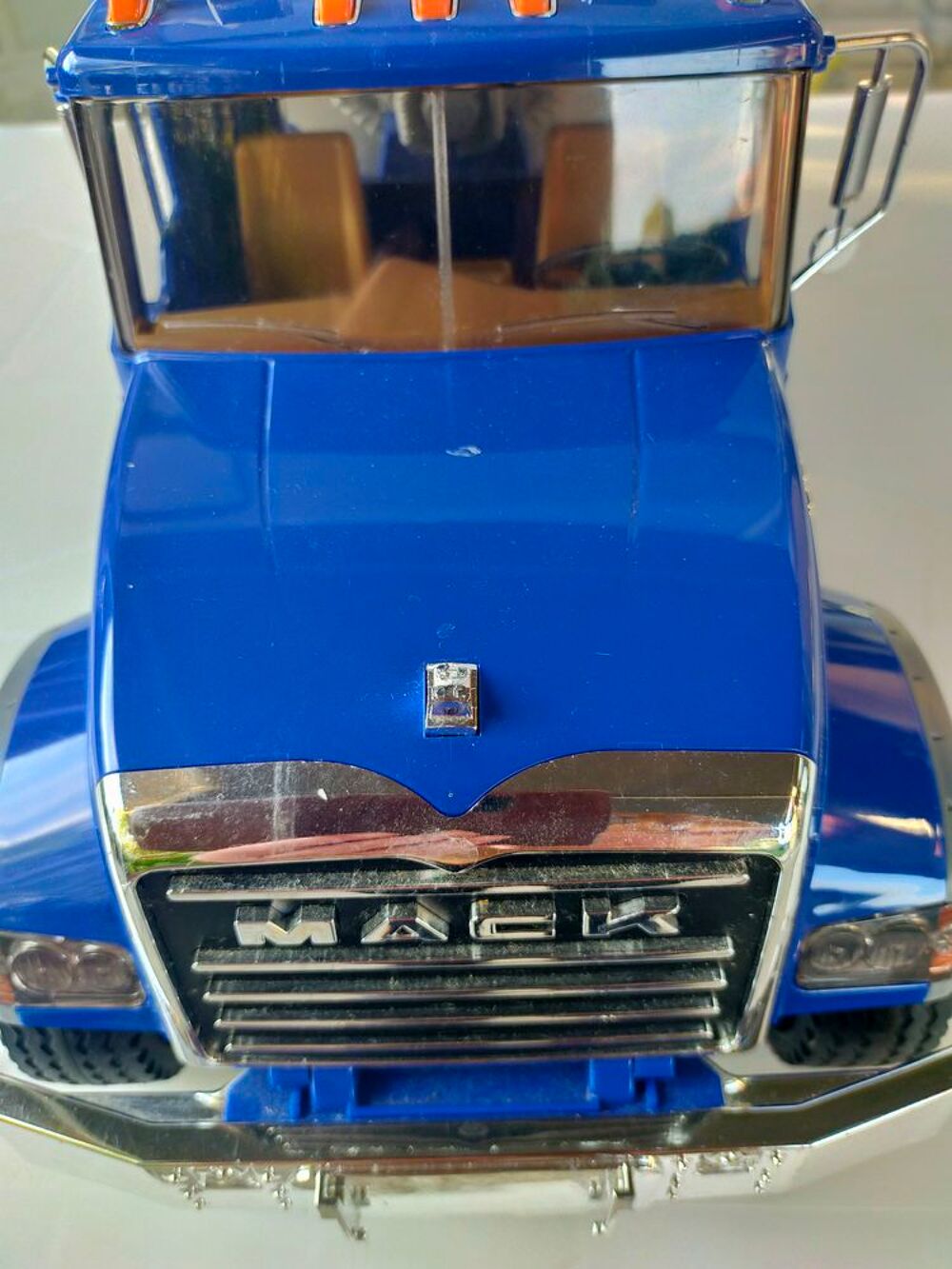 Camion Toupie bleu/blanc MACK de marque BRUDER
Jeux / jouets