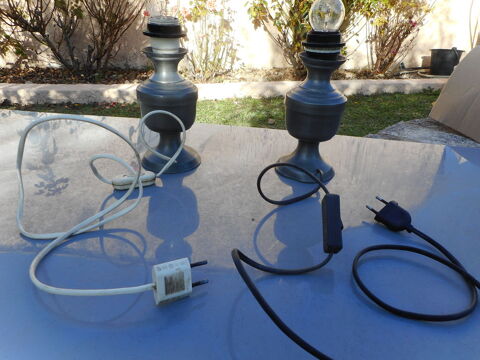 LOT DE 2 LAMPES DE CHEVET EN ETAIN 25 Mazan (84)