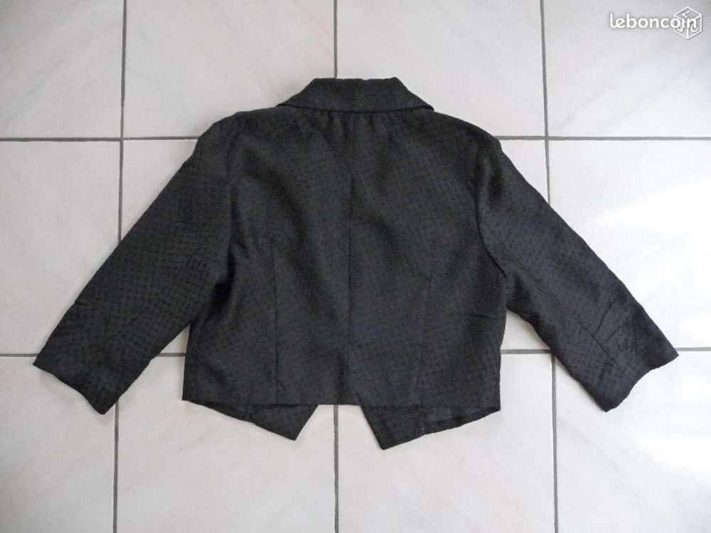 Veste courte noire marque JENNYFER taille 38 Vêtements
