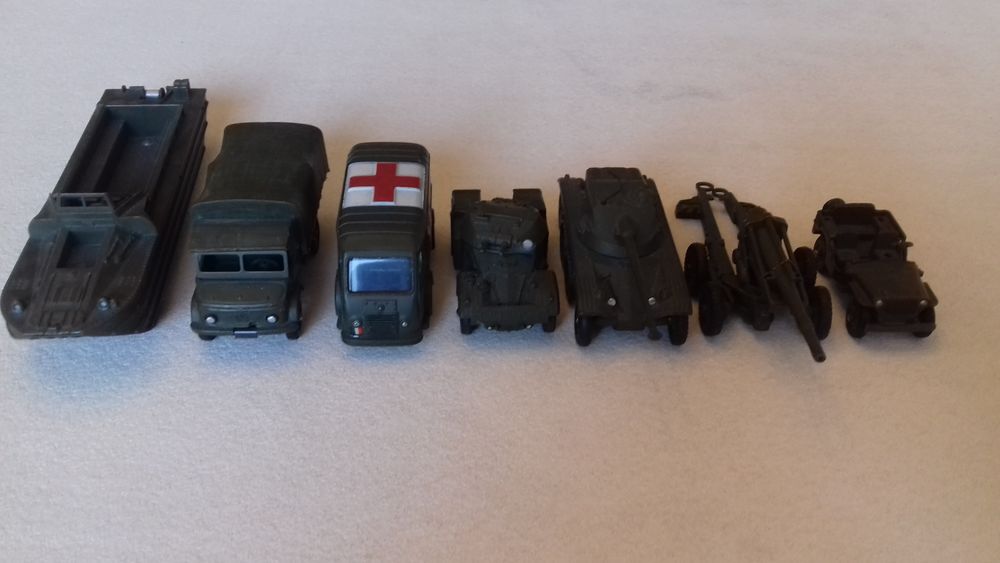 dinky toys lot de 7 vehicules militaires Jeux / jouets