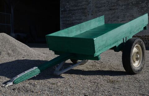 Remorque de jardin, artisanale en bois, r�nov�e 299 Saint-Clair-sur-Galaure (38)