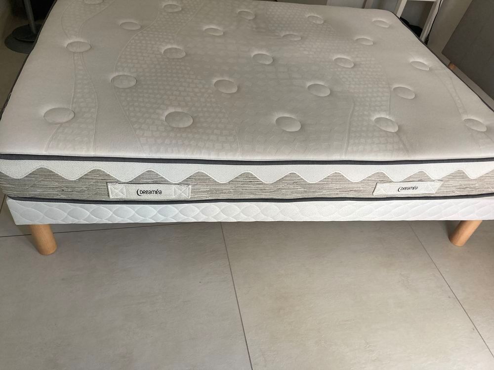Lit 140 + sommier Meubles