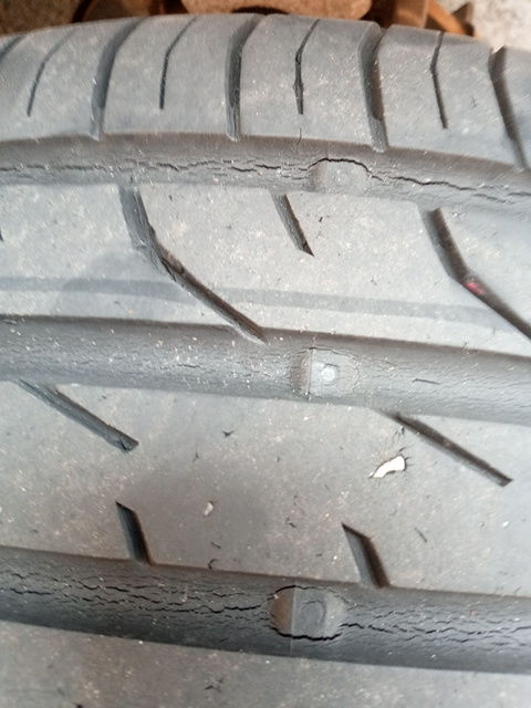 Réparation de pneus 0 92380 Garches