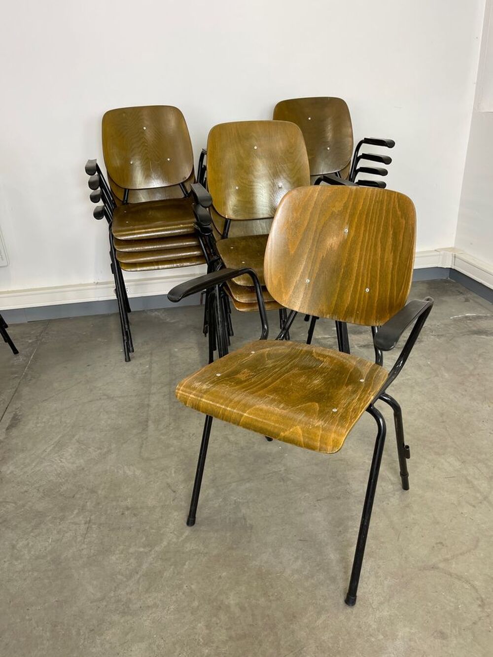 Lot de 12 fauteuil type Kho Liang couleur bronze acier noir Meubles