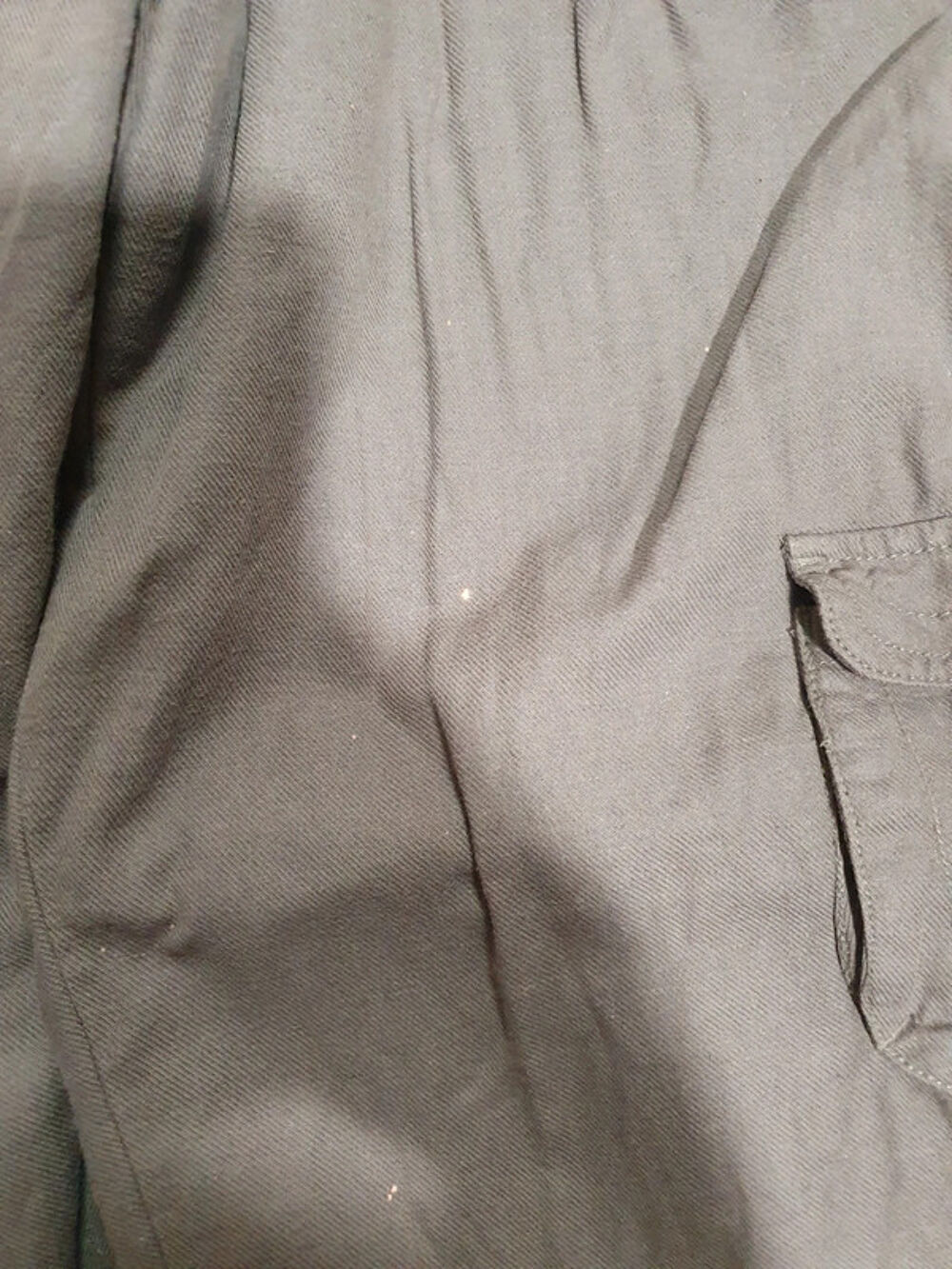 Pantalon kaki 
taille 46 
Vêtements