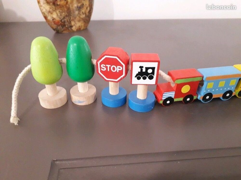 jeu &eacute;ducatif / train en bois &agrave; relier Nathan Jeux / jouets