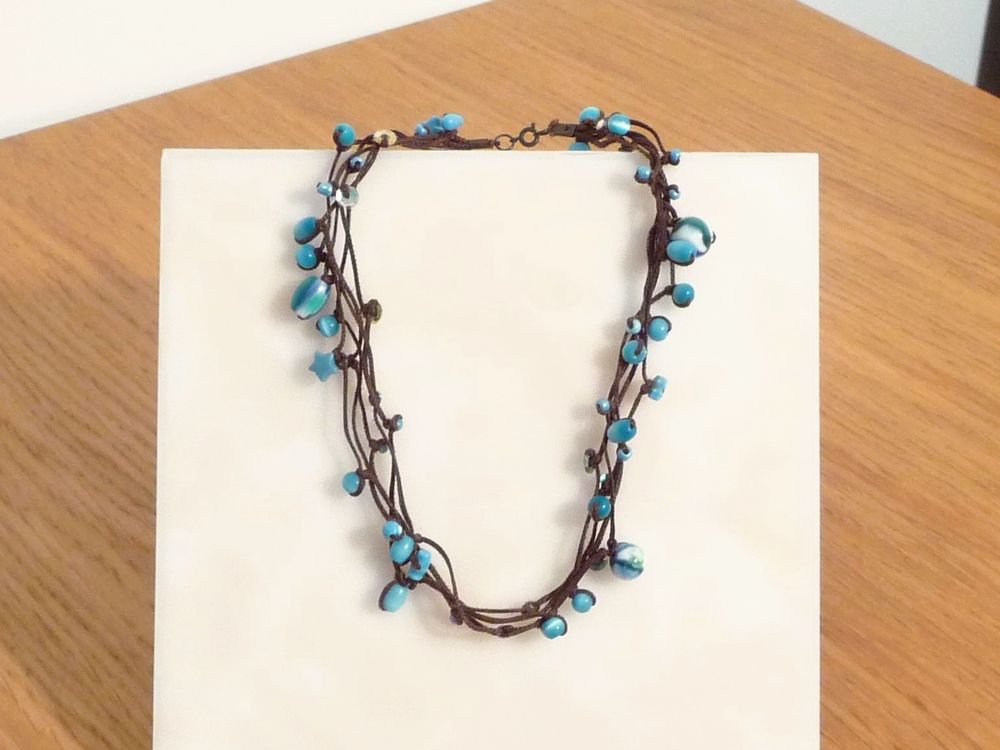Collier en Perles Plastique Bleu Turquoise sur 5 liens Coton Bijoux et montres