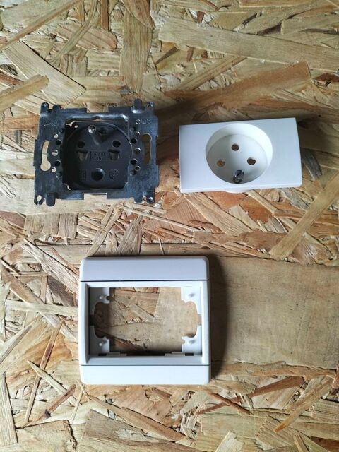 prise de courant Arnould club 10 Beauvoir (50)