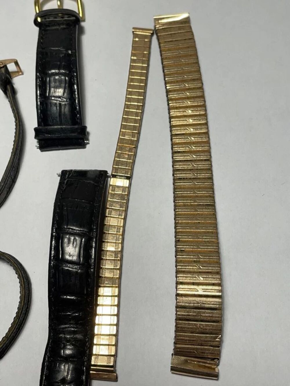 Lot de 4 Bracelets pour Montre Poignet en Etat (9-39/2)
Bijoux et montres