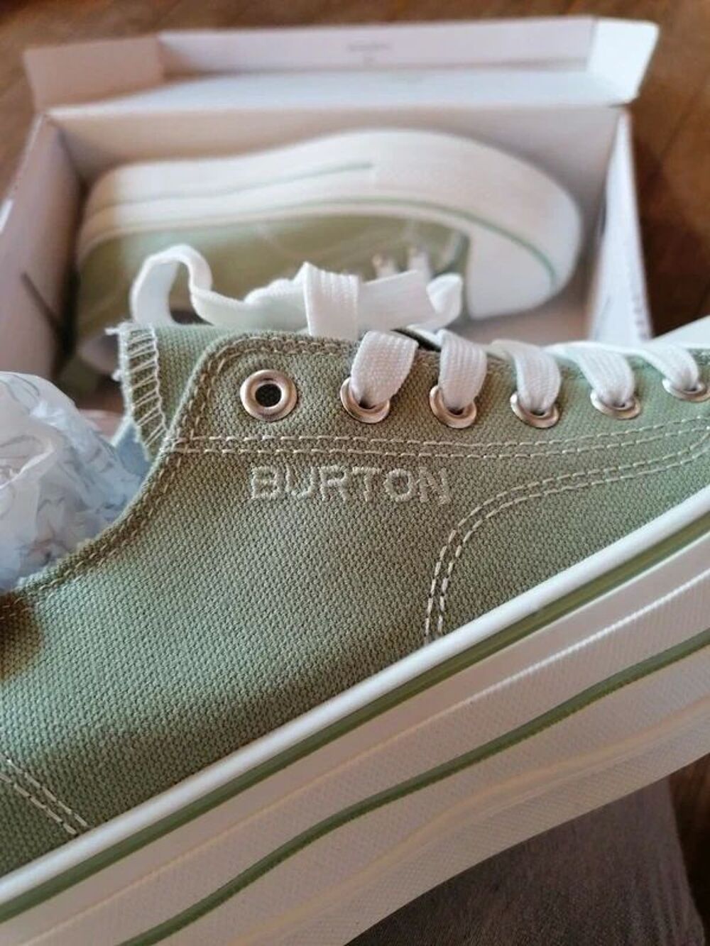 Baskets BURTON vertes neuves T40
Chaussures
