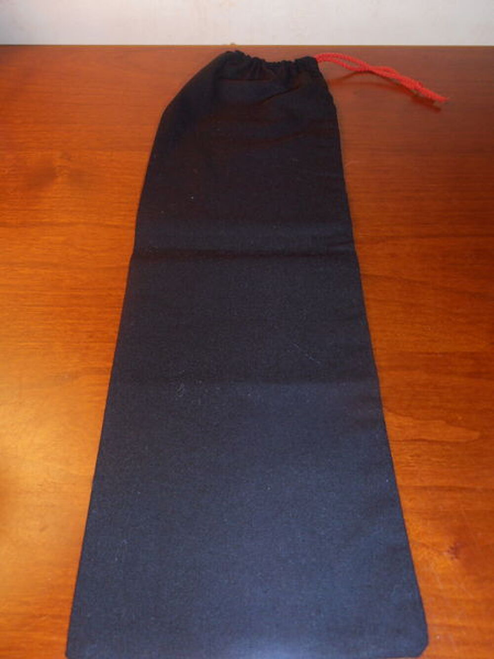 Pochette en rouge et noir (70) Maroquinerie