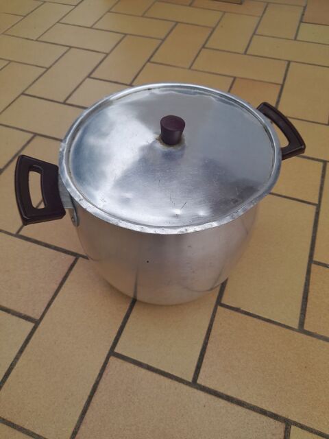 Marmite alu avec couvercle 5 Craponne (69)