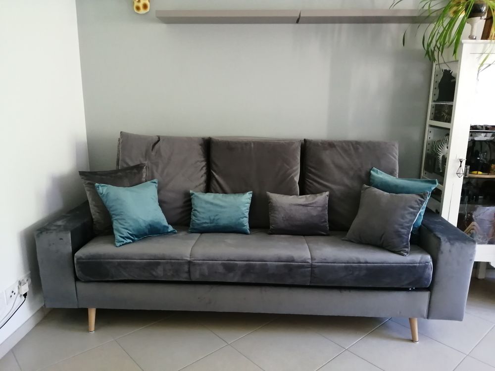 Canap&eacute; convertible sur pied, couleur gris velours Meubles
