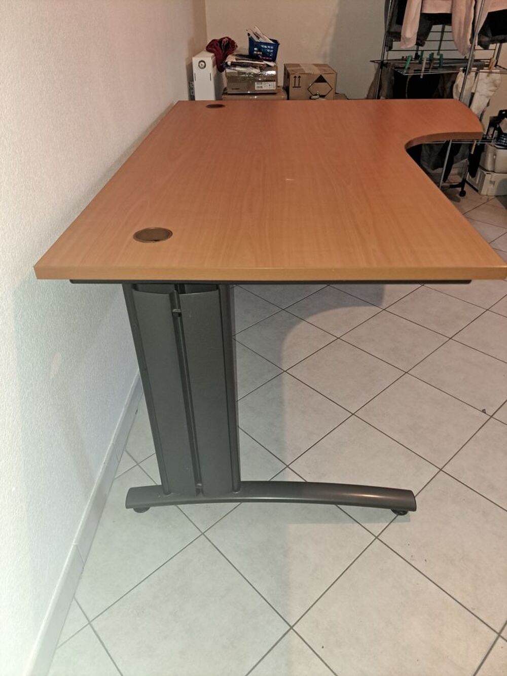 Bureau professionnel en bon &eacute;tat plus grand longueur Meubles