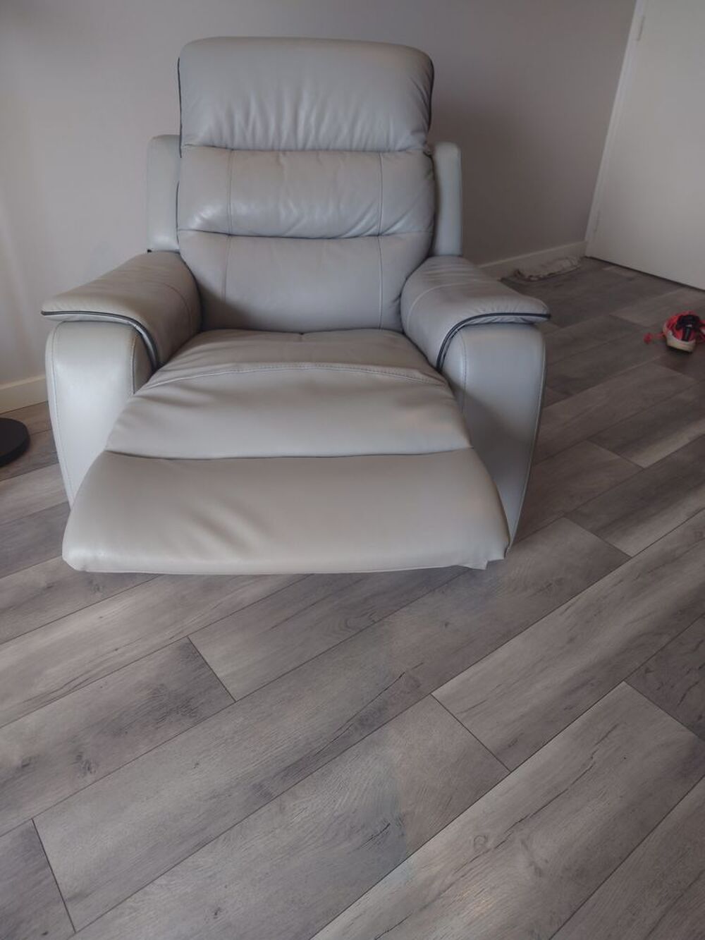  canap&eacute; et fauteuil relax Meubles