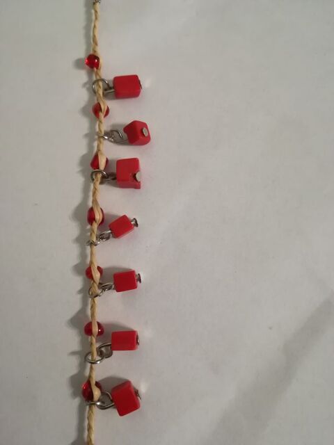 BRACELET FANTAISIE avec petits cubes orange
0 Mouvaux (59)