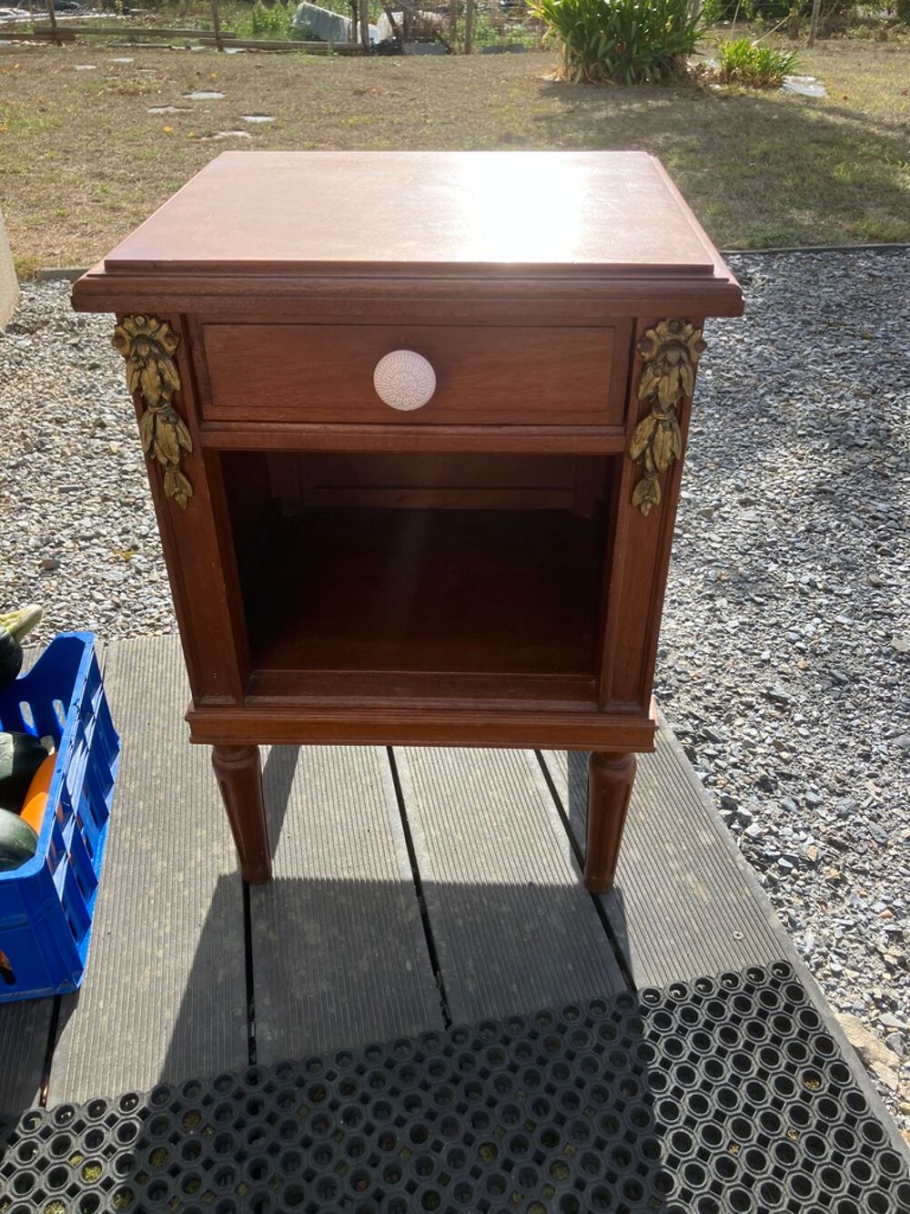 Table de chevet bois d&eacute;cor dor&eacute; Meubles