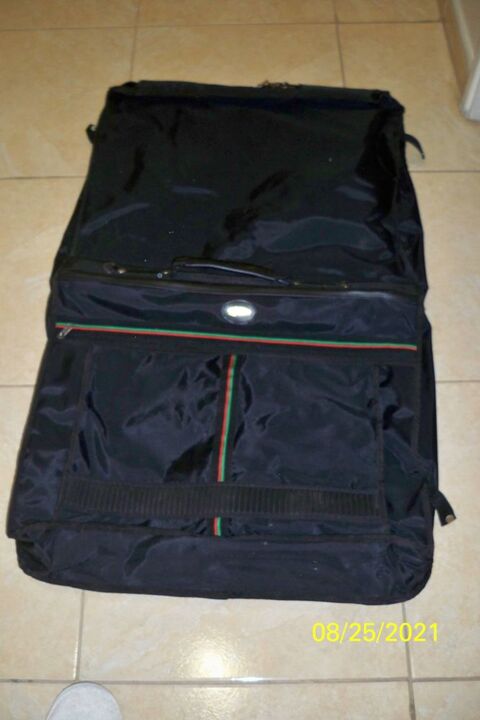 EN VOYAGE, UN BAGAGE... 20 Sucy-en-Brie (94)