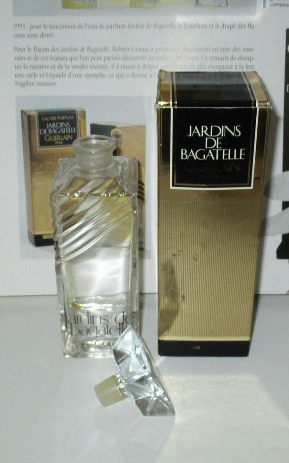 Collection ou d&eacute;coration, flacon en verre vide, 1983 