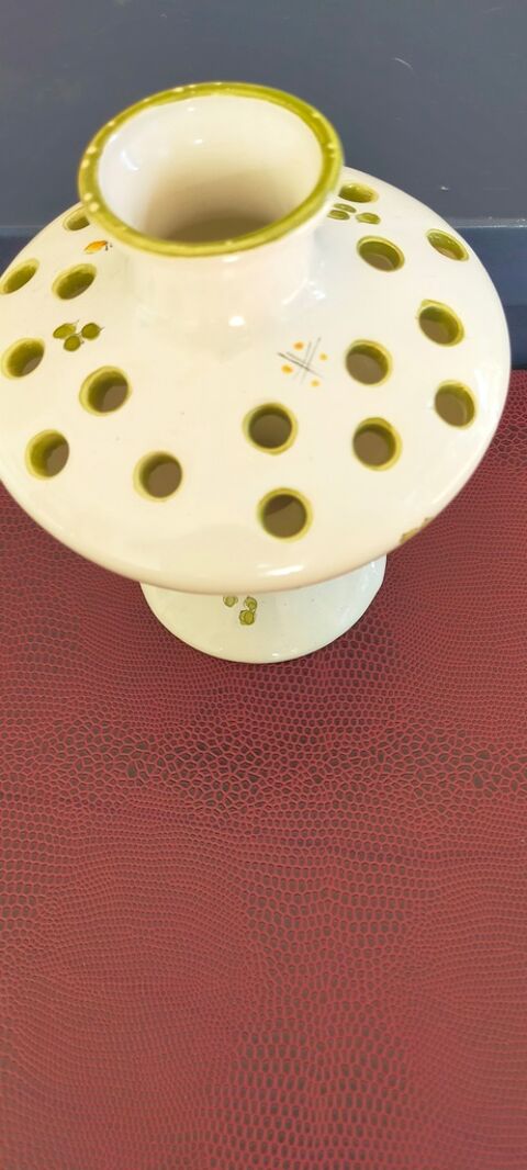 brûle parfum en porcelaine de Moustier Ensuès-la-Redonne (13)