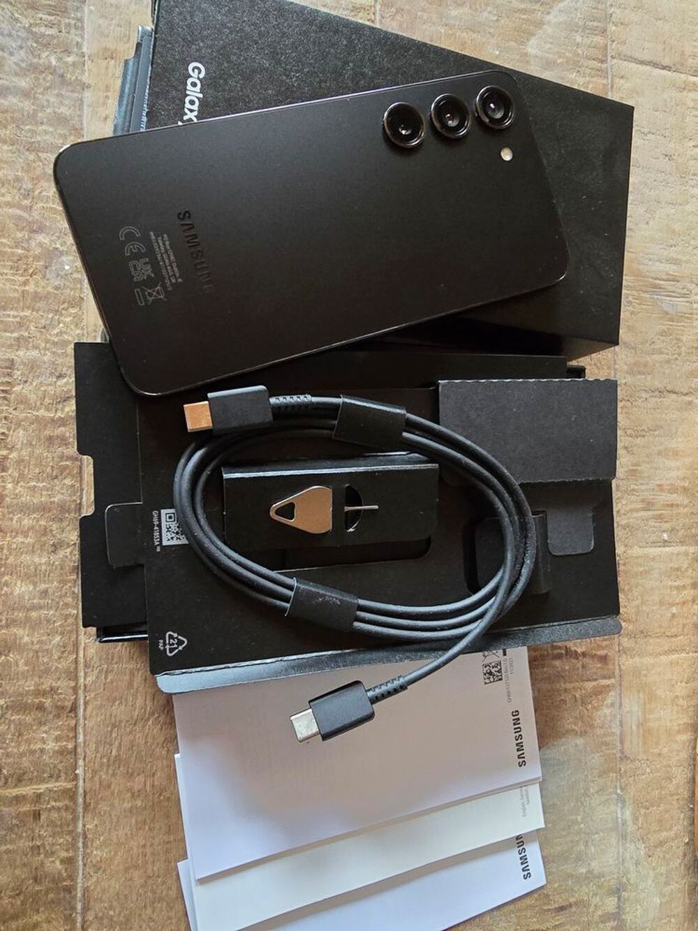 Samsung galaxy s23 256GB noir Téléphones et tablettes