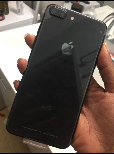 iPhone 8 Plus gris Sidral 64 Giga 400 Aubervilliers (93)