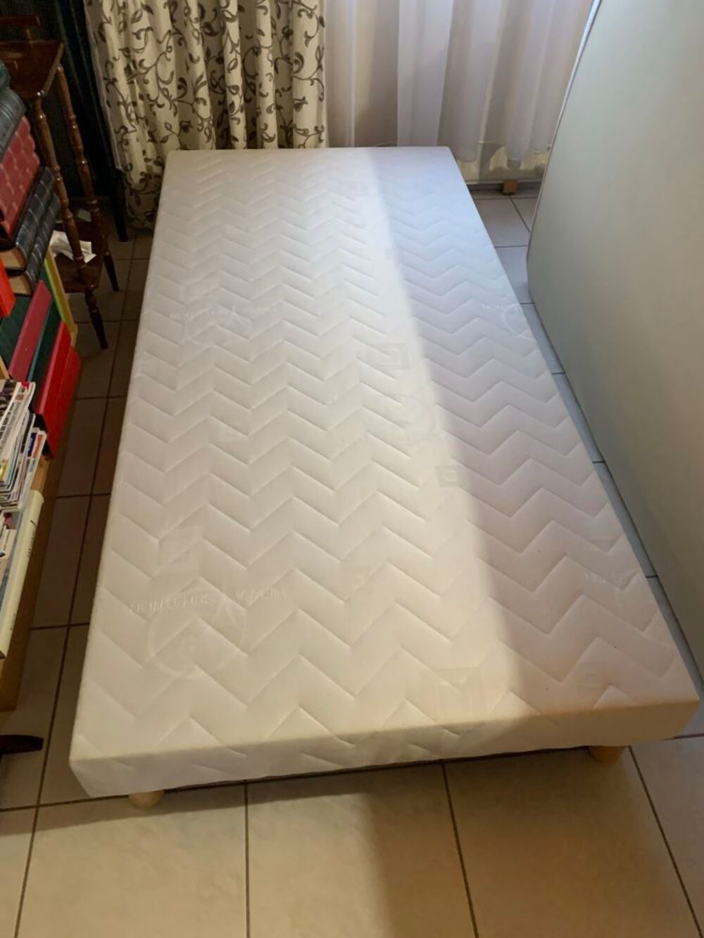 sommier et matelas Dunlopillo 1 personne Meubles
