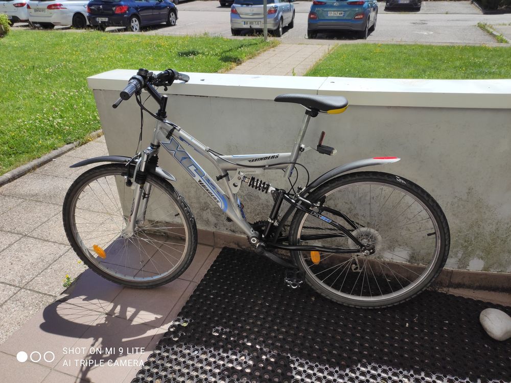 Vtt Homme cadre full suspendu - Tr&egrave;s bon &eacute;tat g&eacute;n&eacute;ral. Vélos