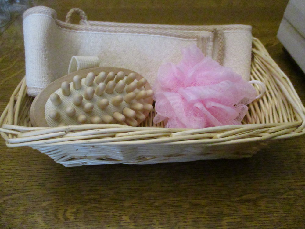 panier en osier de bien &ecirc;tre neuf longueur 25 cm hauteur : 8 Décoration