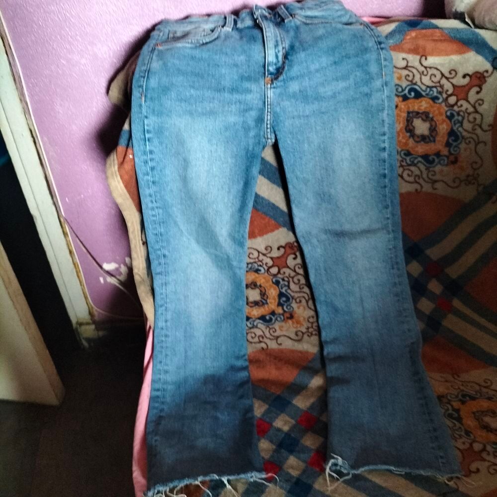 Jean Zara &eacute;vas&eacute; stretch taille 38 W28 tr&egrave;s bon &eacute;tat Vêtements