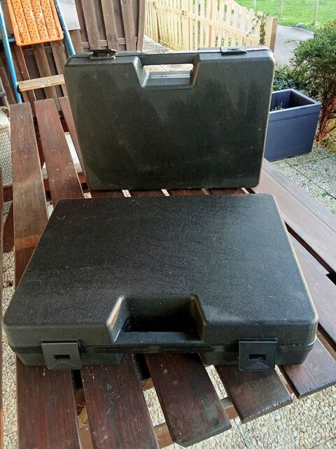  2 malettes en plastique dur noire 20 Troyes (10)