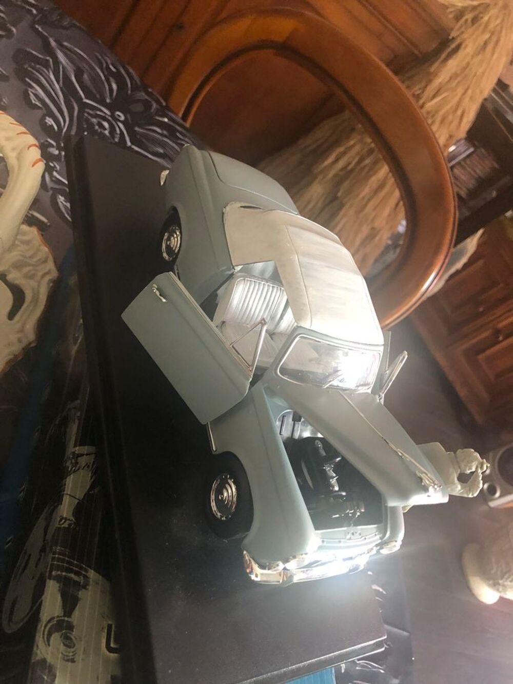 Jolie Peugeot 403 cabriolet marque Welly Columbo 